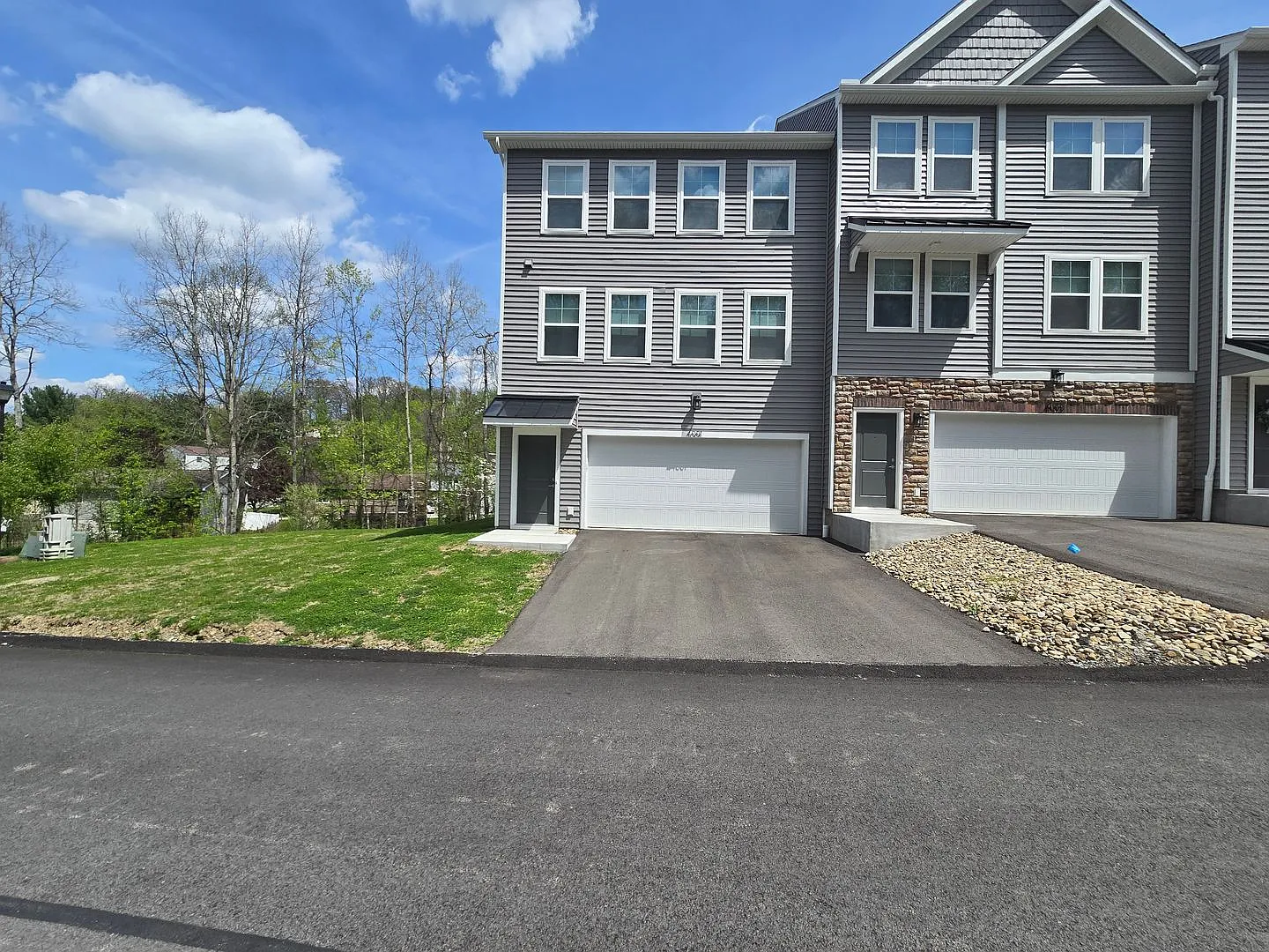 3 Bedroom End Unit Townhouse - Franklin Regional School District - Available Immediately — Photo 2