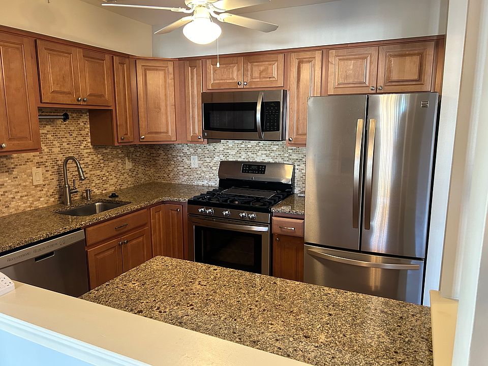 1st image of 231 Waterford Dr