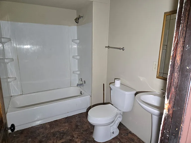 413 Bartram Ave — Photo 2