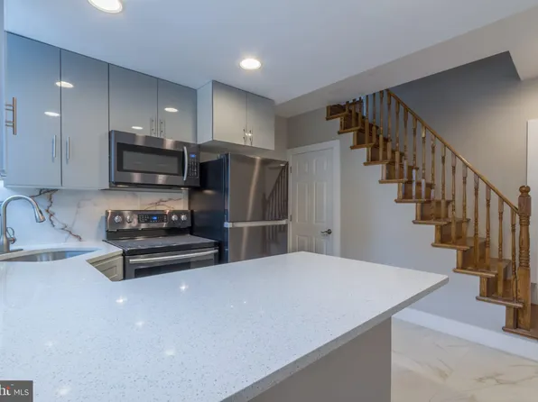 4516 Hedge St, Philadelphia, PA 19124