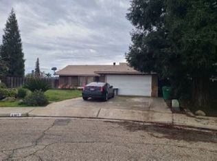 2407 Sarah Cir, Selma, CA 93662