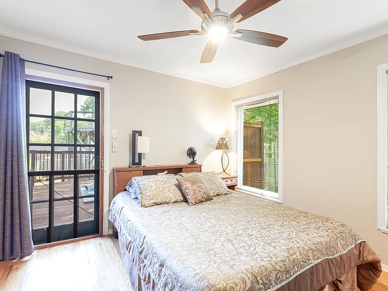 2410 Elmglen Dr — Photo 22