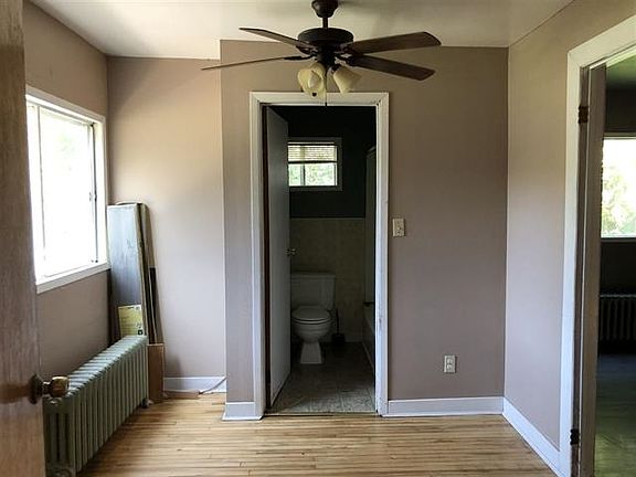 3rd image of 3537 Mary Ave