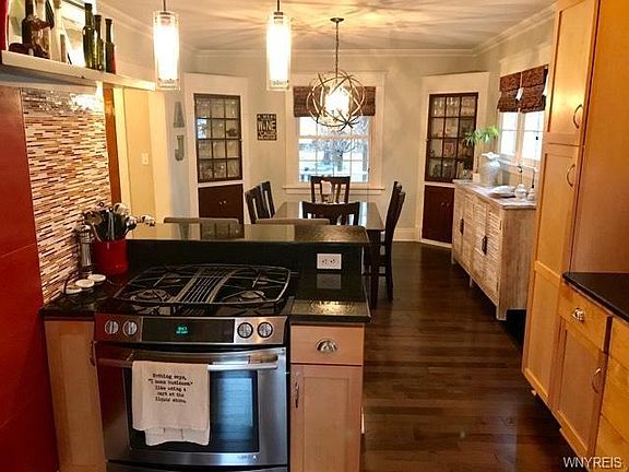 2nd image of 165 Burbank Dr
