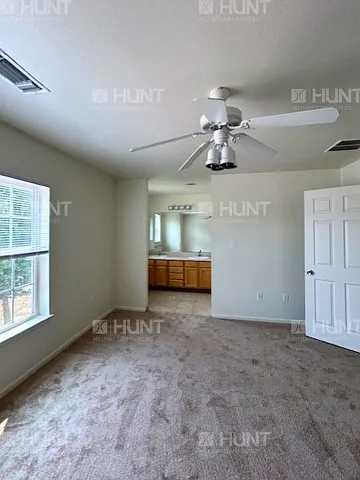 4019 Hemlock Ct — Photo 3
