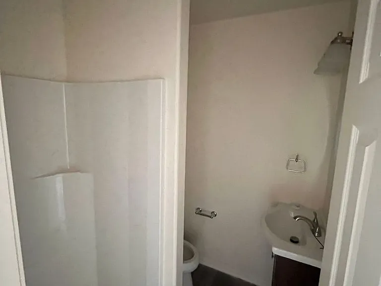 1608B N Washington Ave — Photo 3