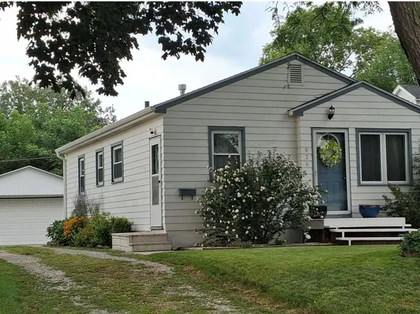 1926 Easton Ave, Waterloo, IA 50702
