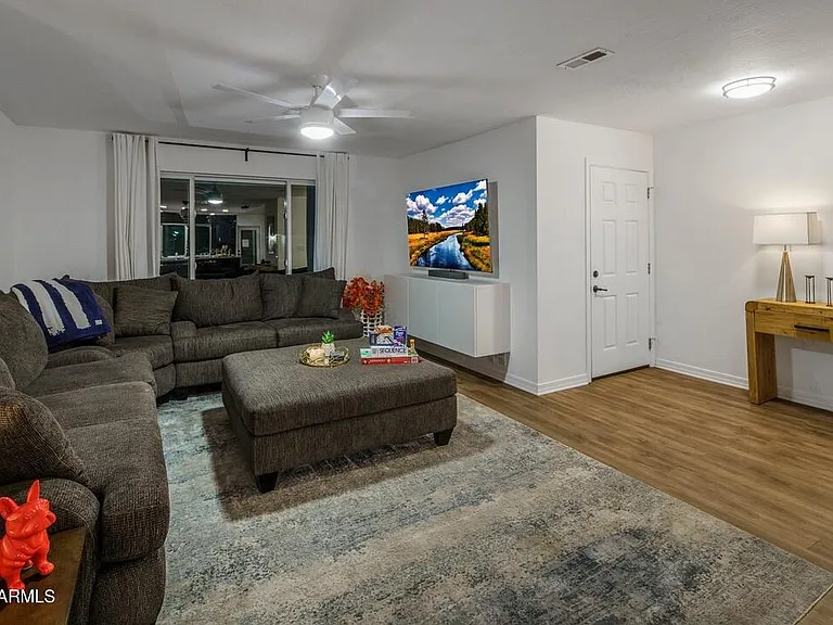 4526 E Paradise Ln — Photo 19