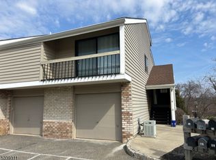 74 Overlook Dr, Clinton, NJ 08809