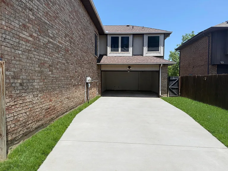 720 Crescent Dr — Photo 16