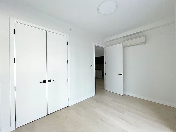4th image of 37-21 32nd St Unit 1