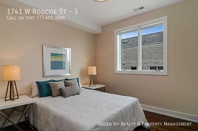 1741 W Roscoe St #3 — Photo 9