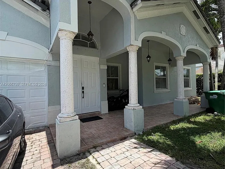 8208 SW 166th Pl — Photo 2