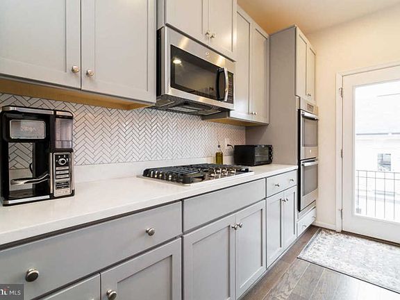 5th image of 853 Basswood Dr