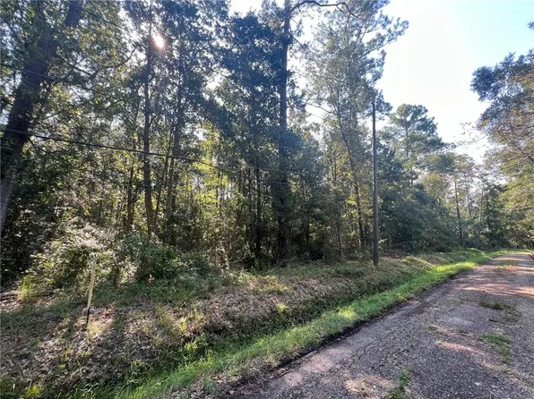 Sauer Dr, Waveland, MS 39576