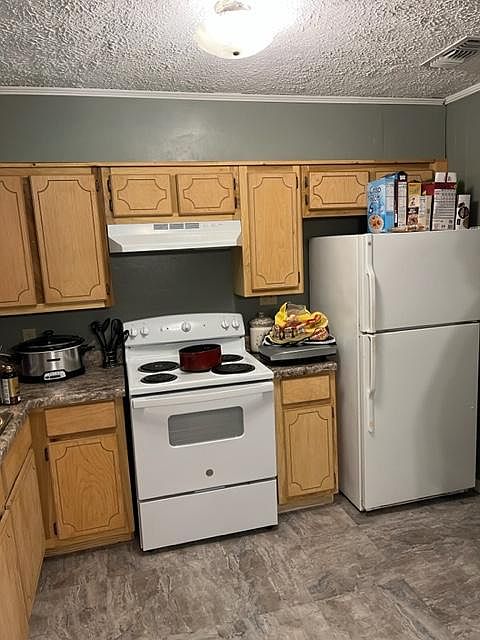 2nd image of 818 Crowe Rd