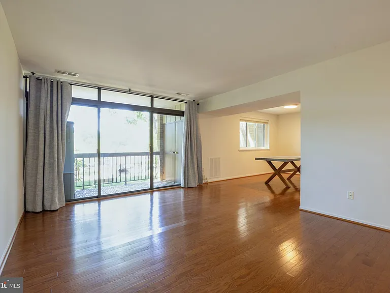1643 Parkcrest Cir — Photo 11