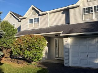 39 Woodbrooke Rd, New Hartford, NY 13413