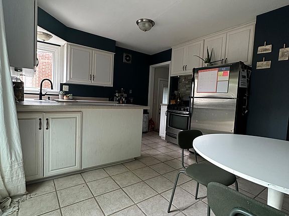 3rd image of 5738 N Lydell Ave