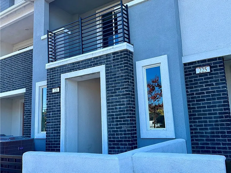 221 N Vincent Ave — Photo 25