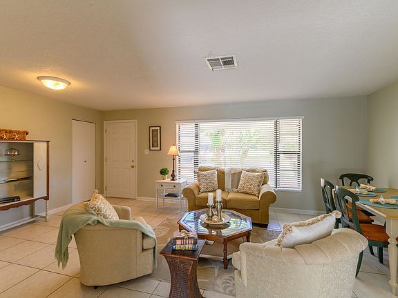 3rd image of 215 Osage Dr
