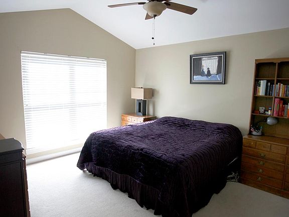 5th image of 73 Johnson Ct