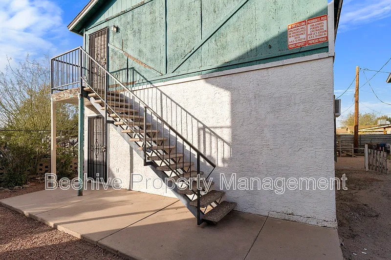 1040 N 28th St #8