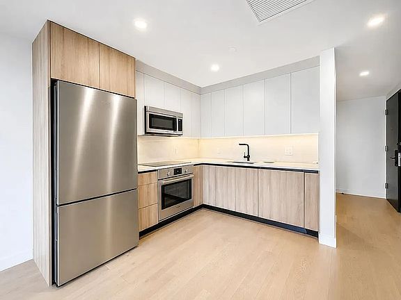 5th image of 17-85 215th St #303