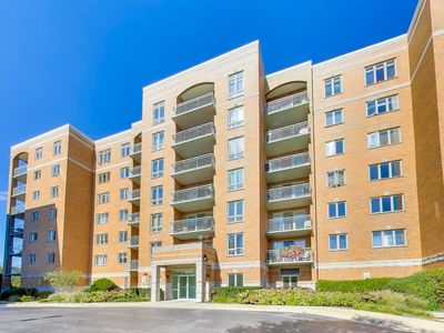6815 N Milwaukee Ave APT 506, Niles, IL, 60714