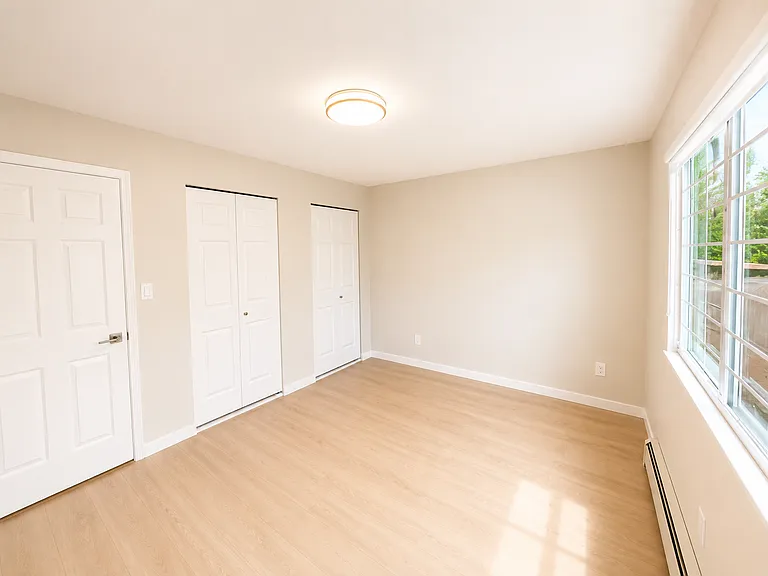6796 Waltham Ave — Photo 10