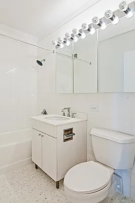 Rented by Nest Seekers International | media 18