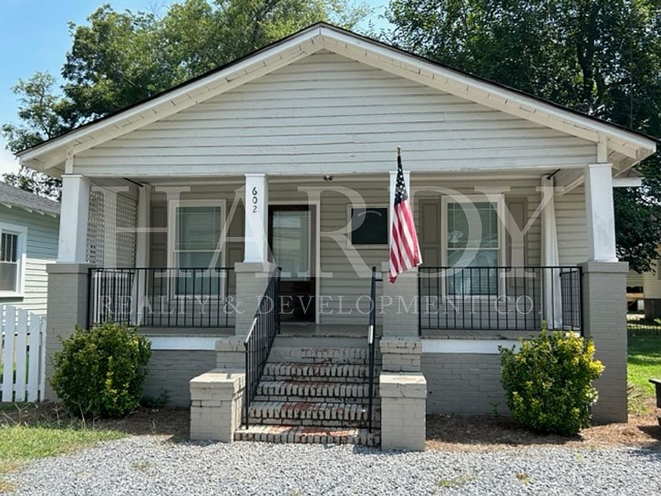 1st image of 602 & 606 W 10th St NE #820
