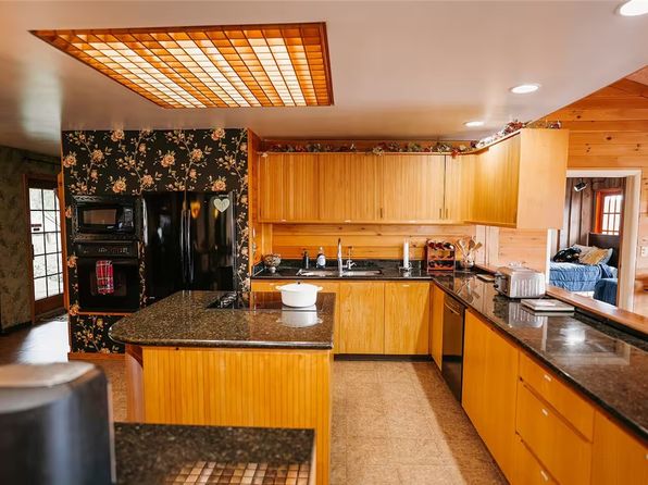 3300 Sliter Hill Rd, Naples, NY 14512