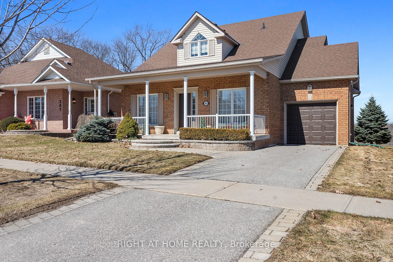 303 Waterbury Cres