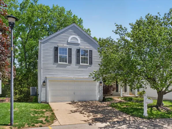 630 Cascade Lake Dr, Ballwin, MO 63021