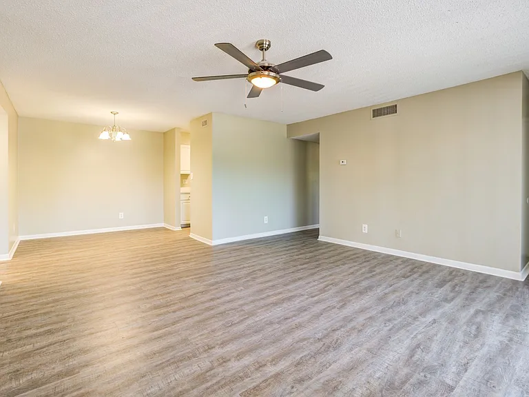 Stone Creek Apartments — Photo 47