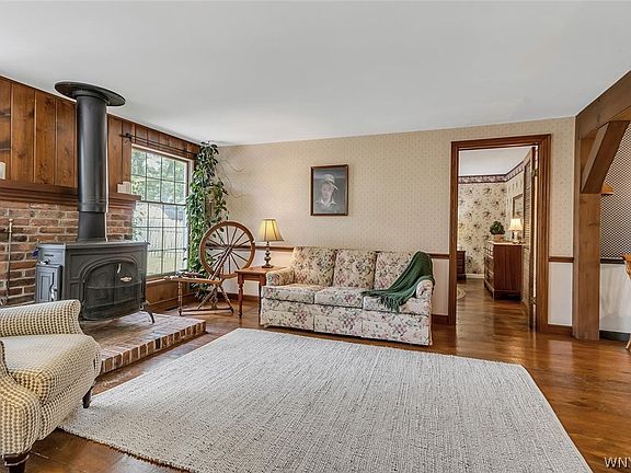 4th image of 172 Meadow Lea Dr