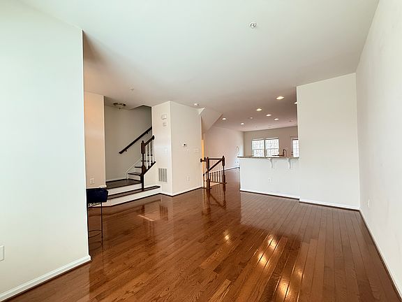 4th image of 7296 Dorchester Woods Ln