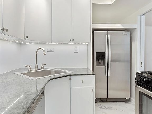 4th image of 210 Columbia Hts #Plr
