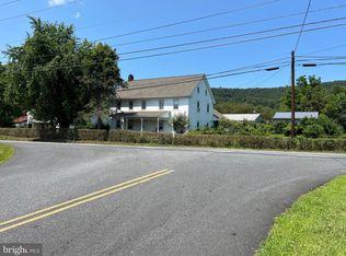 317 Machamer Rd, Douglassville, PA 19518