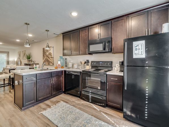 934 Courtside Dr #727