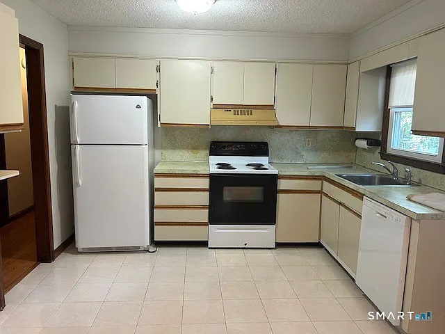 93 Laurelwood Dr — Photo 6