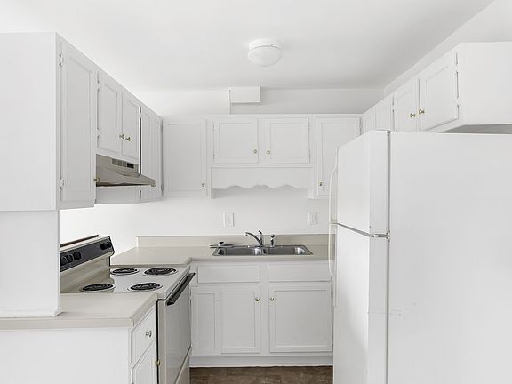 2nd image of 1325 34th St #104-D