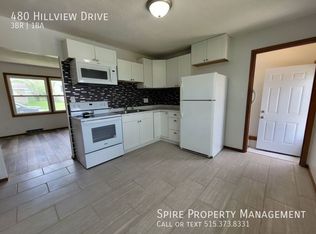 480 Hillview Dr, Marion, IA 52302