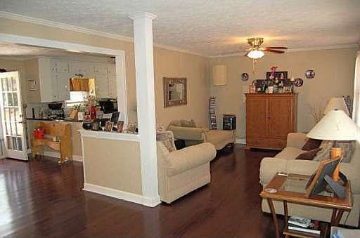 3rd image of 2684 Hickory Valley Dr