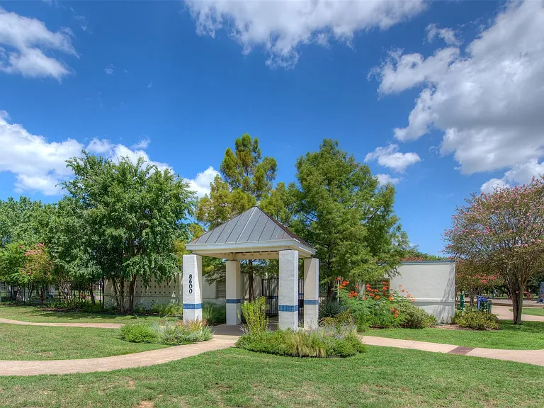 16813 Luckenwald Dr — Photo 26