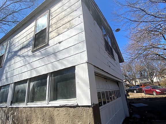 3rd image of 7541 Jenwood Ave