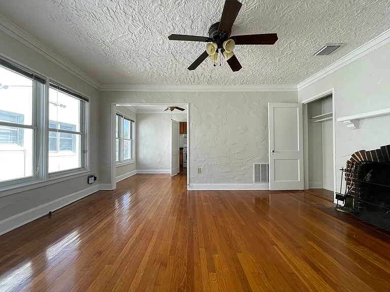 714 E Harwood St — Photo 18