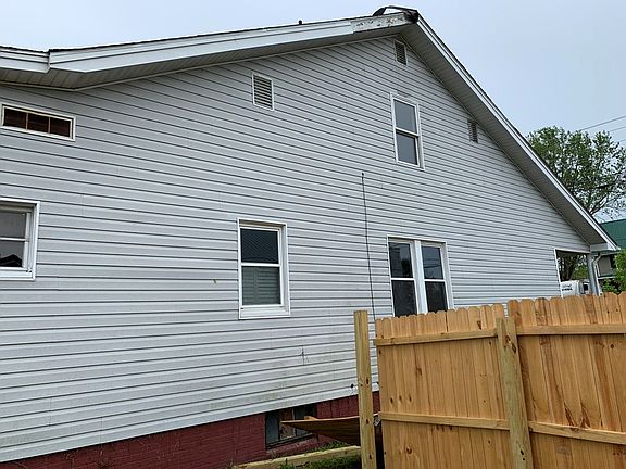 4th image of 11133 Main St