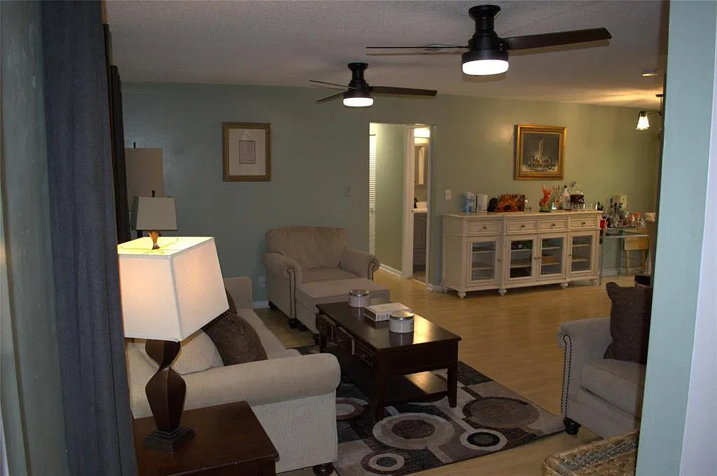 3 bed, 2.0 bath, 1589 sqft, $4,000 — Photo 3